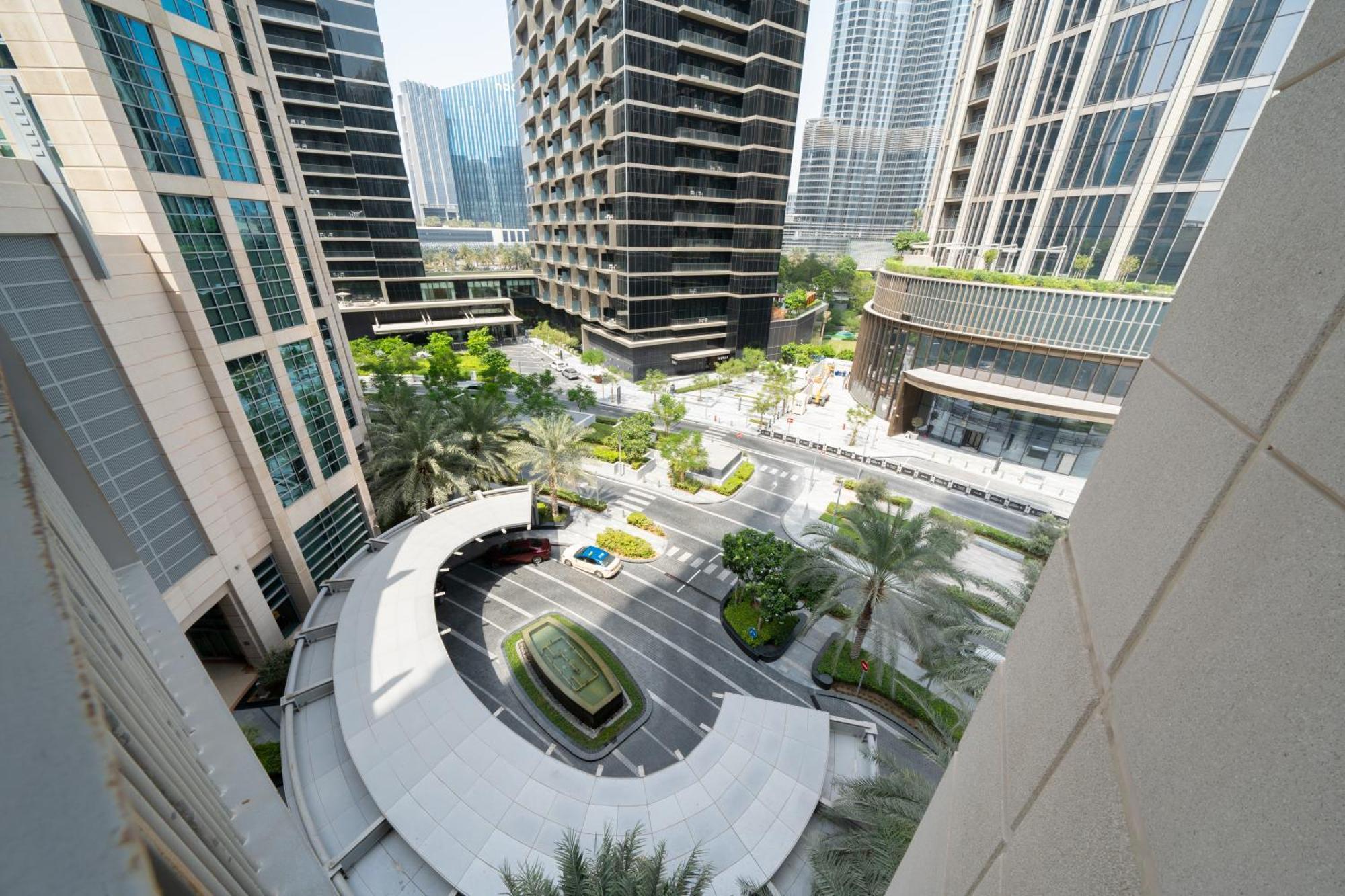 3Br Oasis In Downtown With Burj Khalifa And Pool View Apartment Dubai Bagian luar foto