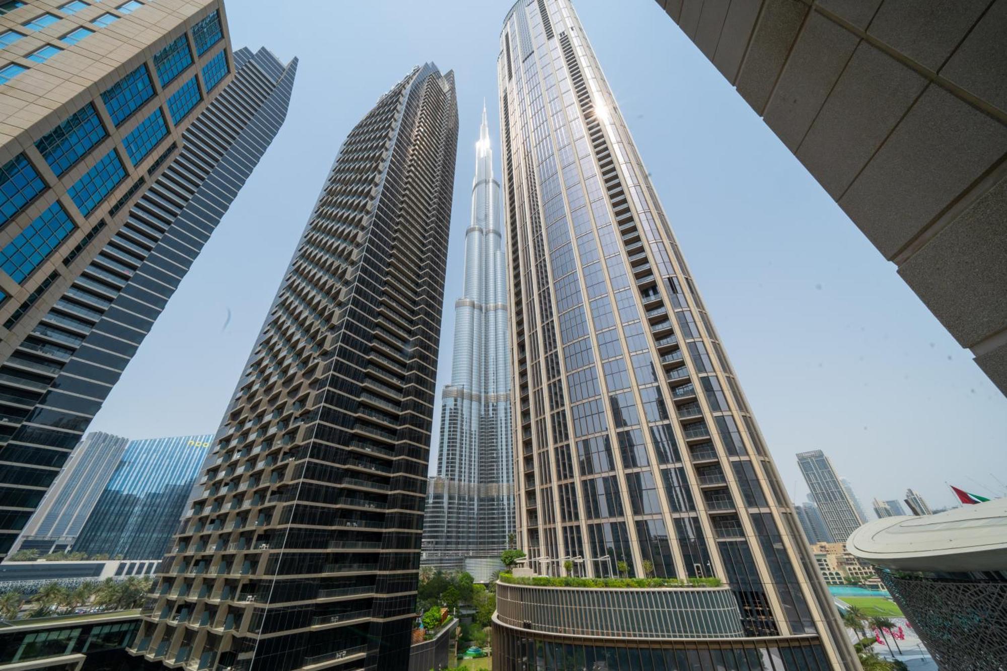 3Br Oasis In Downtown With Burj Khalifa And Pool View Apartment Dubai Bagian luar foto